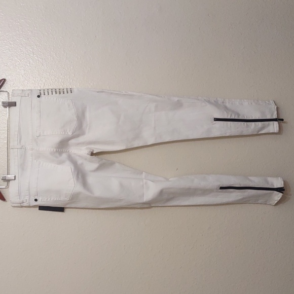 NWT ROCK AND REPUBLIC CARNAGE WHITE PANTS WITH BLACK ZIPPERS ON BACK SIZE 31 - Picture 10 of 15